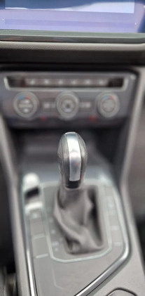 Volkswagen Tiguan Allspace cena 108300 przebieg: 76000, rok produkcji 2020 z Zielonka małe 352